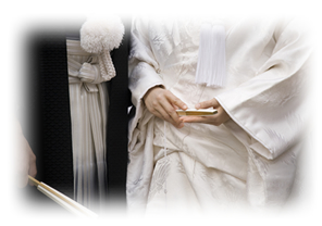 ご先祖様の前で結婚を誓う仏前式。